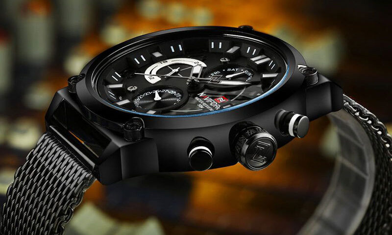 Side view of the Naviforce NF9068S, showcasing the polished stainless-steel case and crown detail."